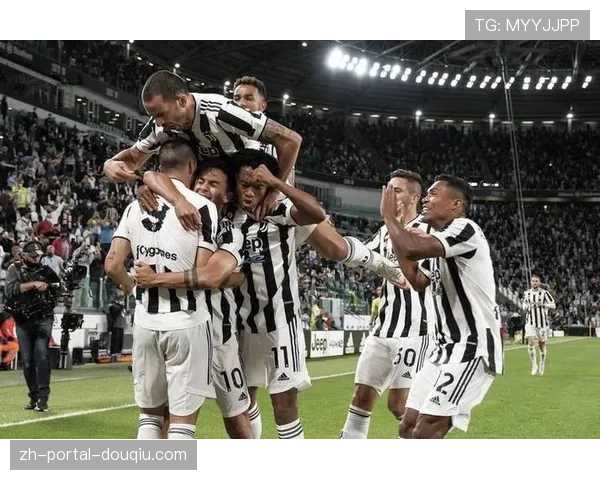 数百名尤文图斯球迷在安联球场外集会，抗议球队近期低迷表现